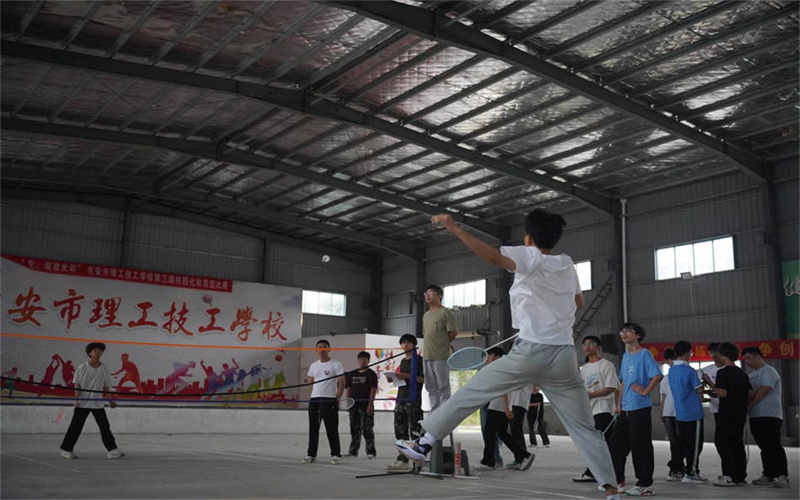 激情揮拍 青春飛揚(yáng)—我校舉辦2025年校園羽毛球