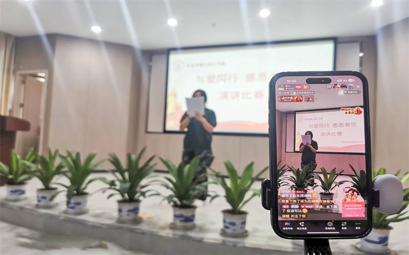 以青春之聲，解構(gòu)感恩的多元表達(dá)—我校舉辦主