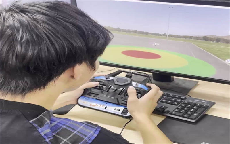 吉安市理工技工學(xué)校無人機專業(yè)深化模擬飛行調(diào)